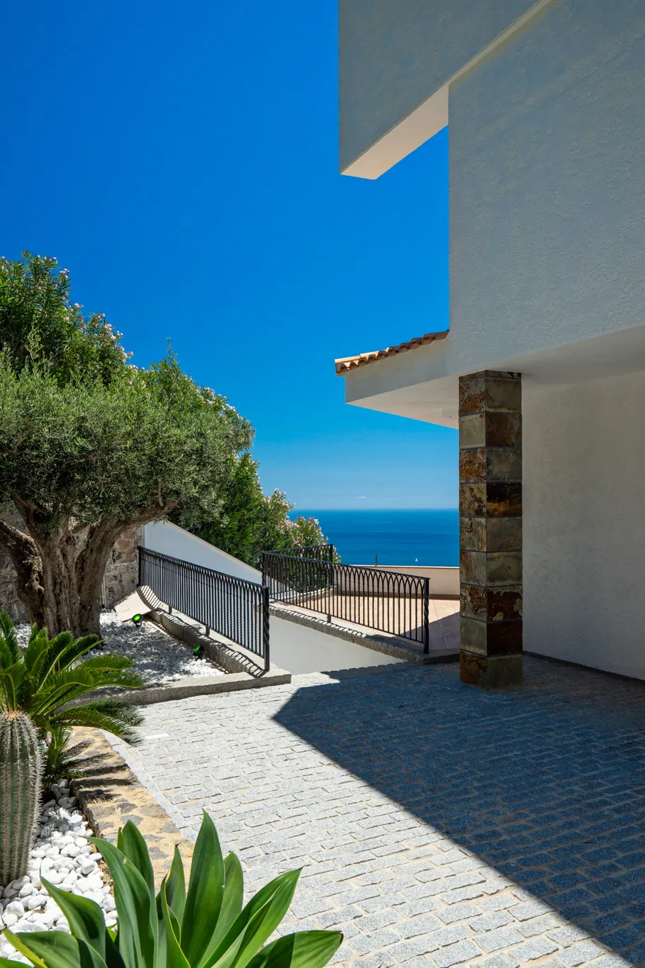 Vila modernă de lux cu vedere panoramică la mare de vânzare în Sierra de Altea.