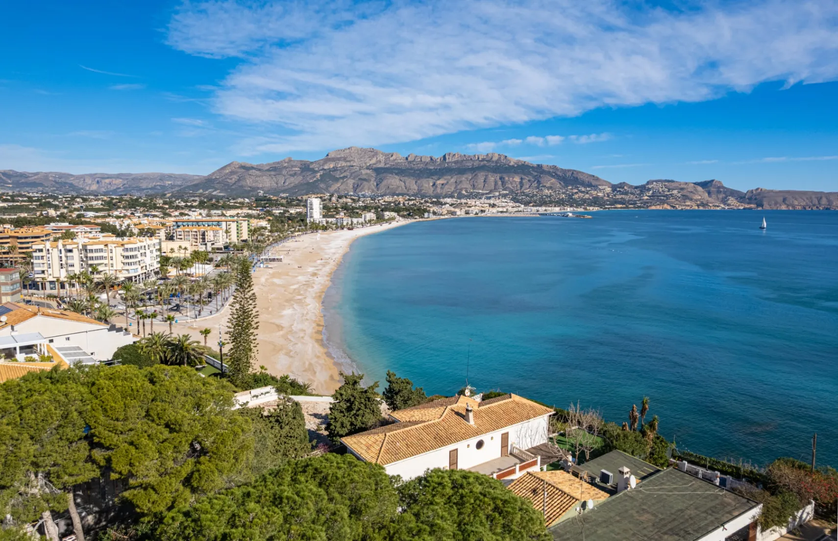 A once-in-a-lifetime opportunity on a cliff for sale in El Albir
