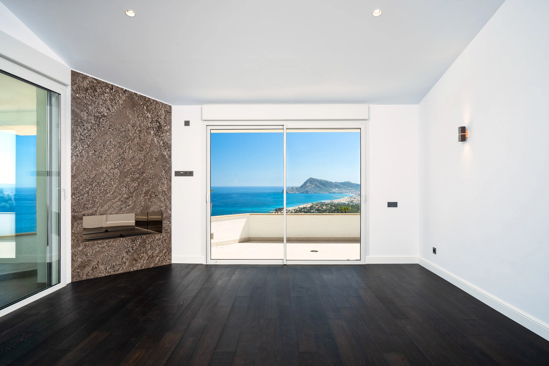Vila modernă de lux cu vedere panoramică la mare de vânzare în Sierra de Altea.