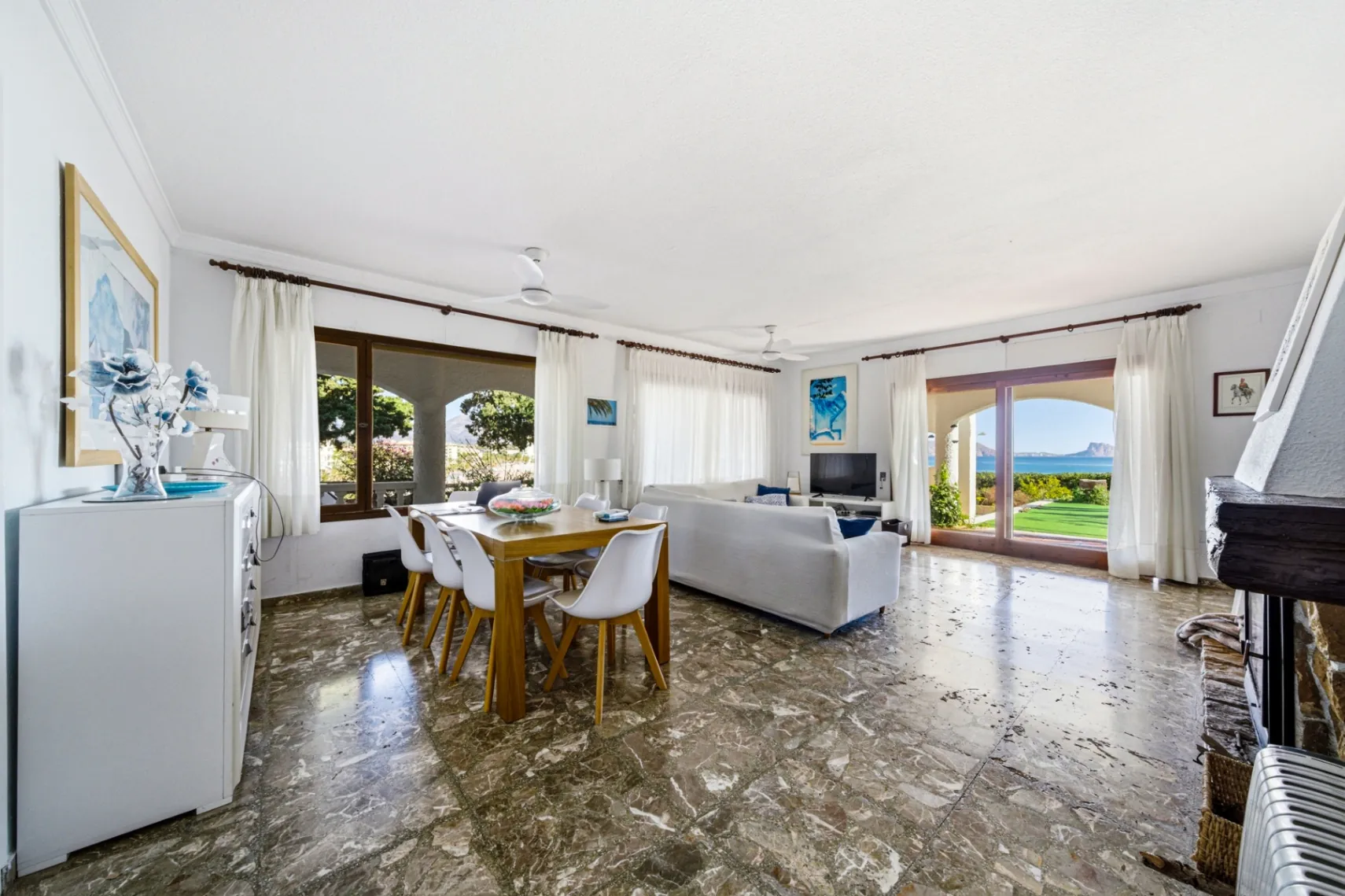 A once-in-a-lifetime opportunity on a cliff for sale in El Albir