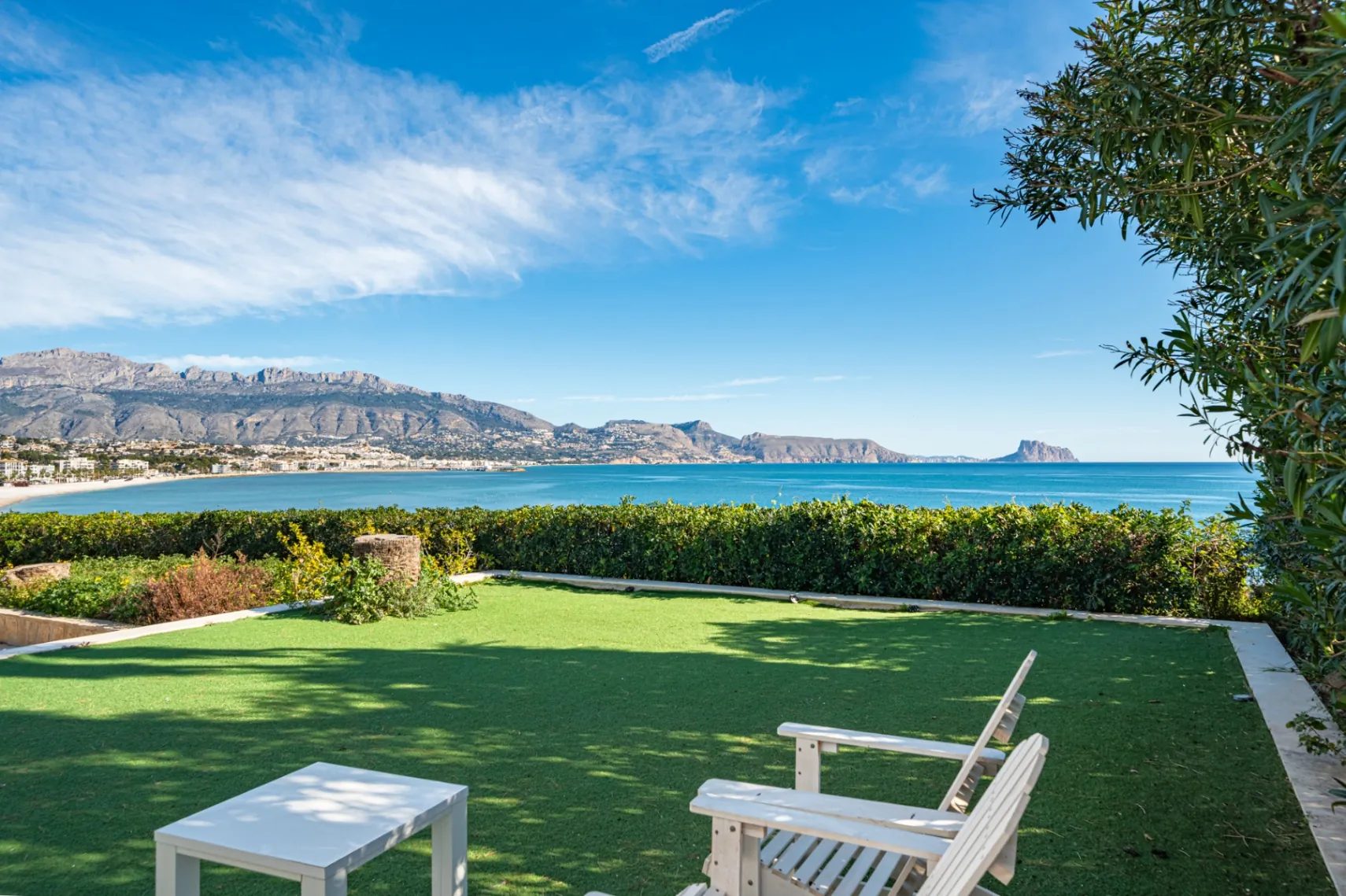 A once-in-a-lifetime opportunity on a cliff for sale in El Albir