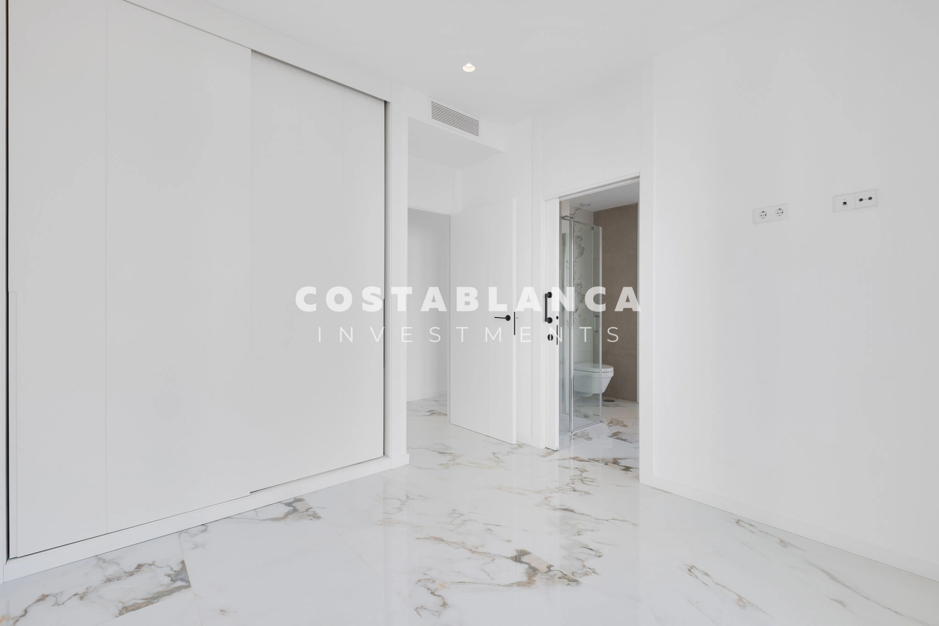 Exceptional Penthouse on the Front Line with Panoramic Sea Views in Villajoyosa