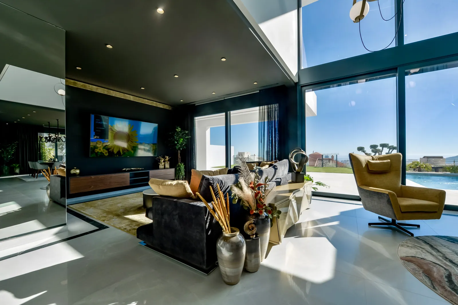 Modern villa for sale in Finestrat with panoramic sea views.