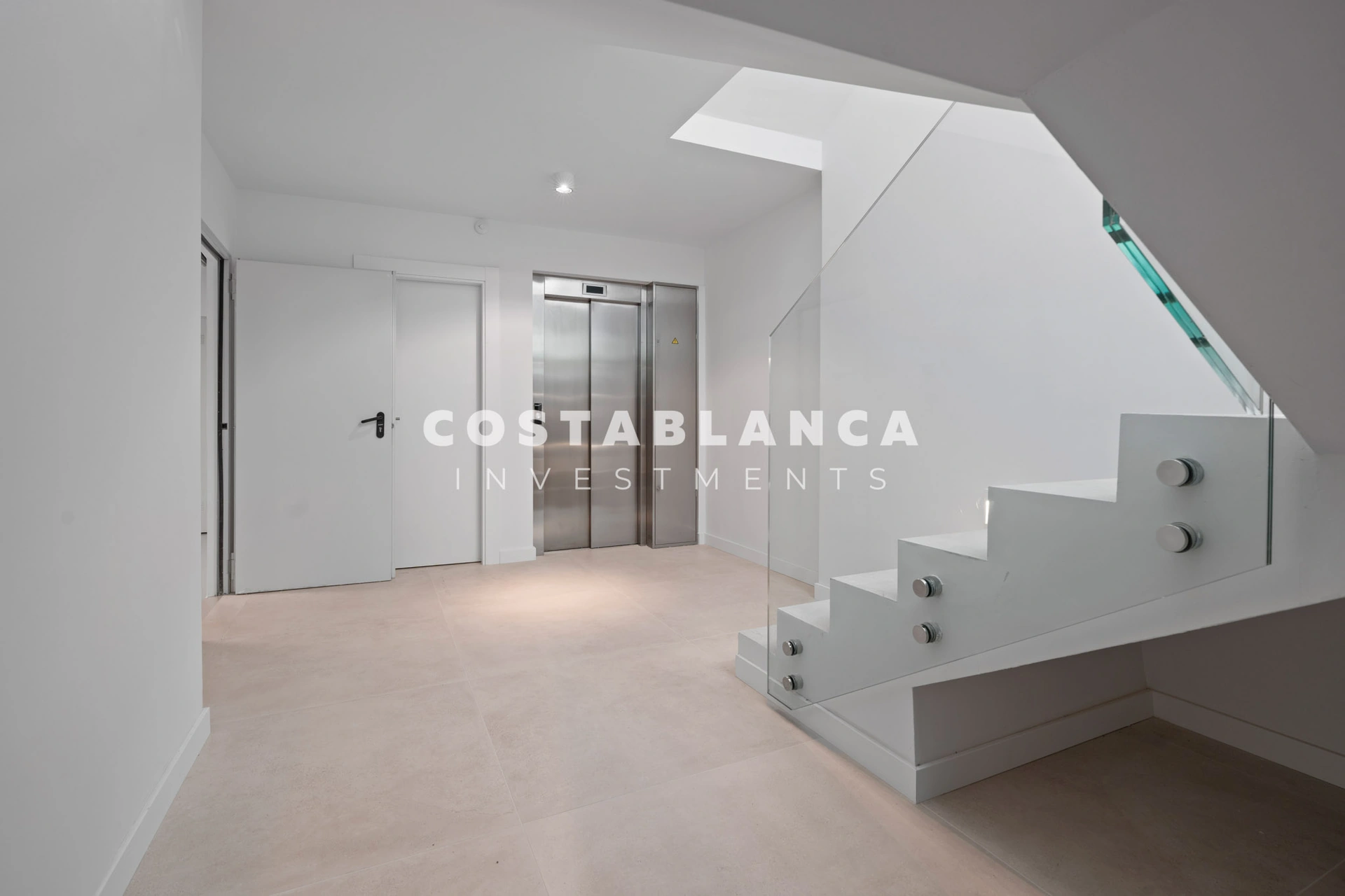 Vile independente moderne cu grădini private și finisaje premium de vânzare în Benidorm.