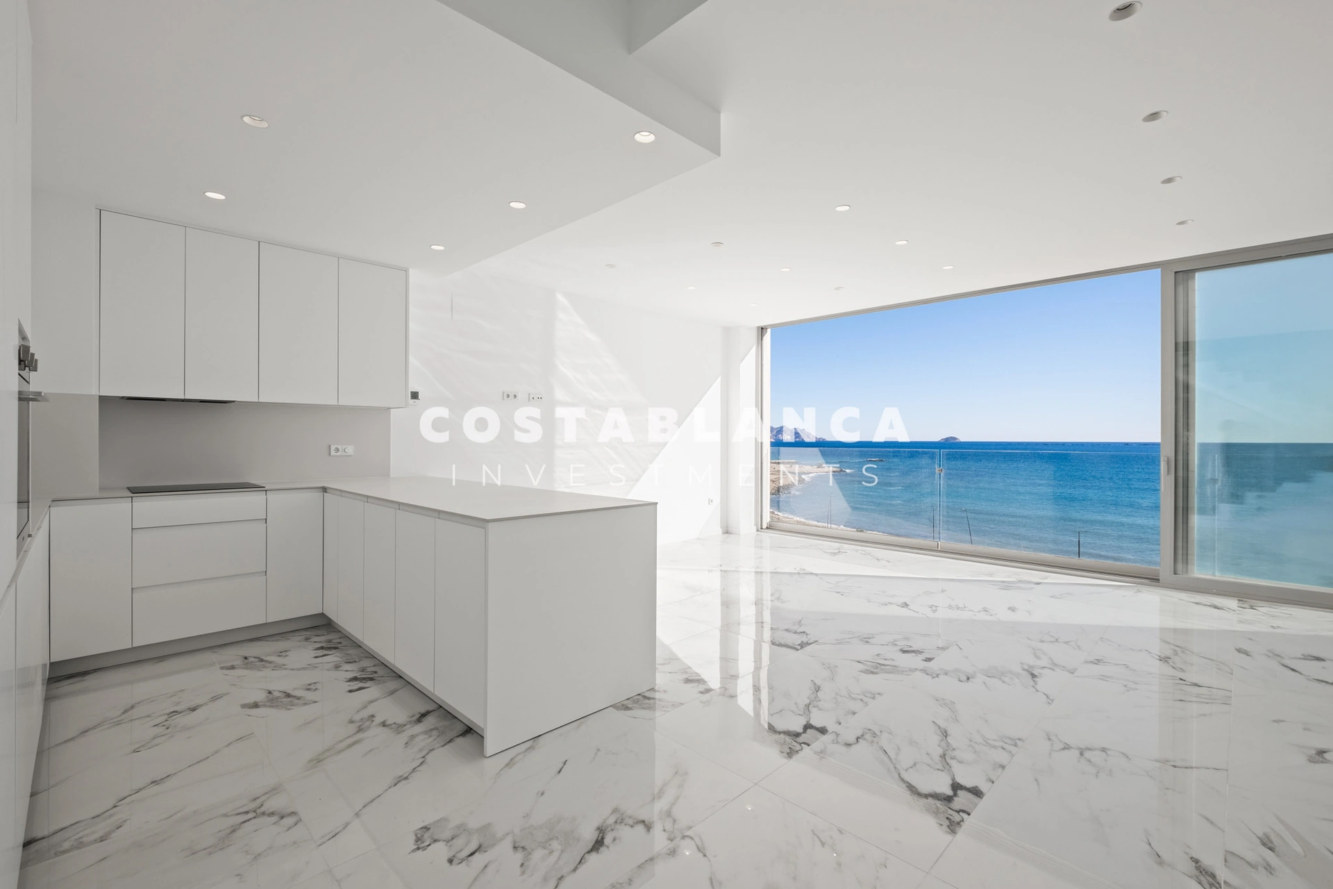 Exceptional Penthouse on the Front Line with Panoramic Sea Views in Villajoyosa