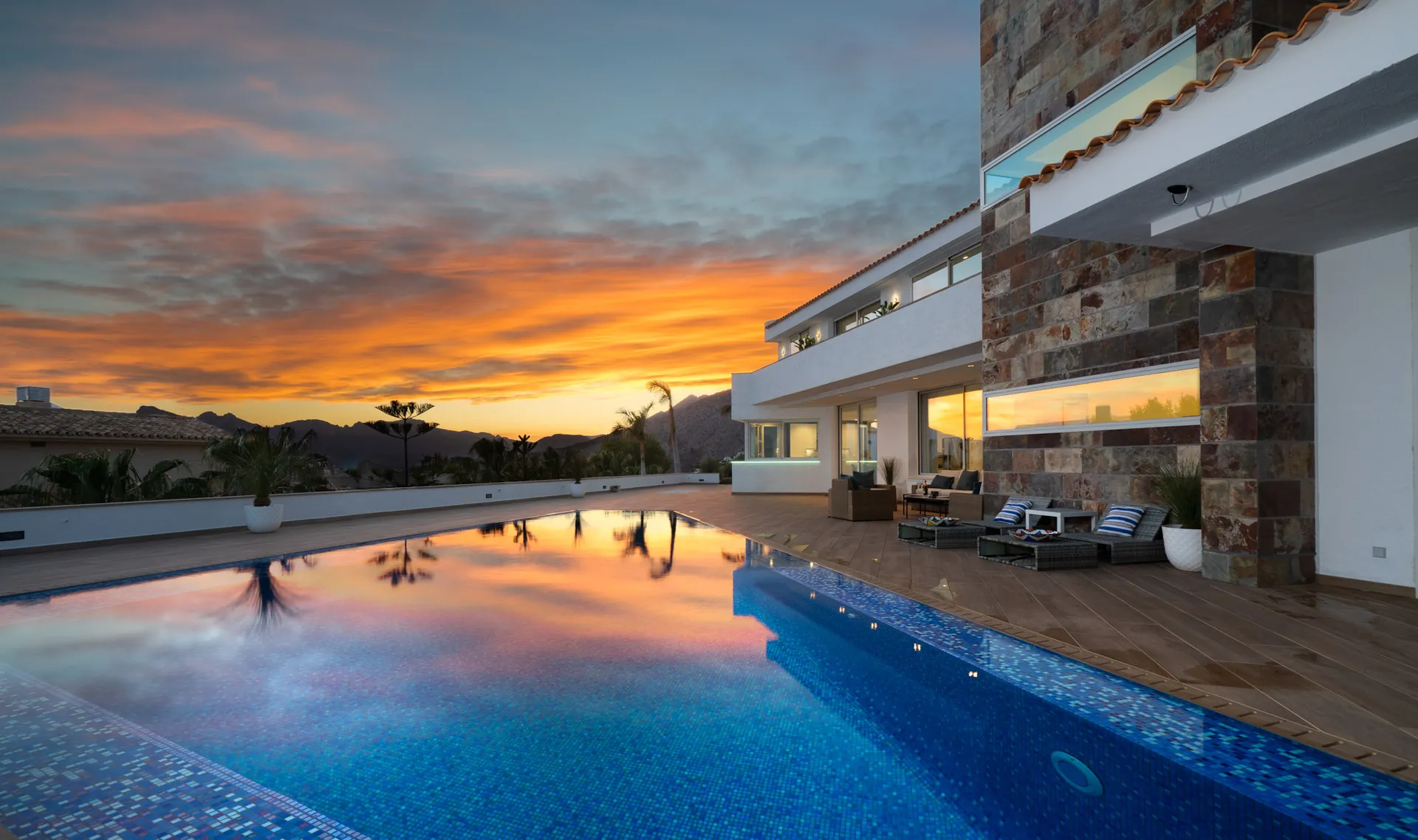 Vila modernă de lux cu vedere panoramică la mare de vânzare în Sierra de Altea.