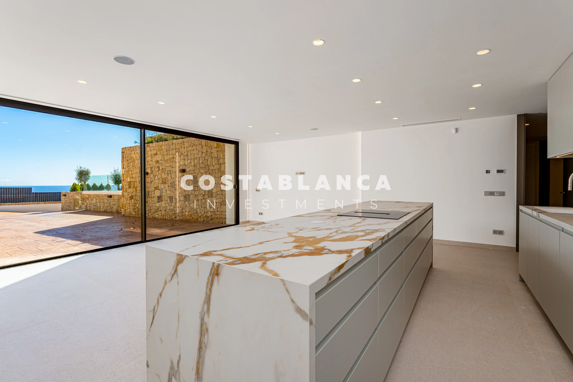 Capodoperă contemporană cu vederi panoramice la mare și la munte de vânzare în Benissa