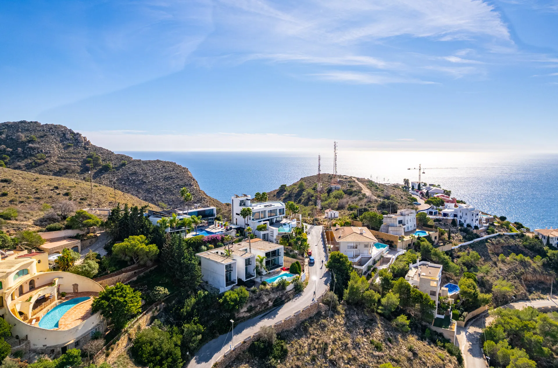 Vila de lux iconică cu vederi panoramice la mare de vânzare în Benidorm