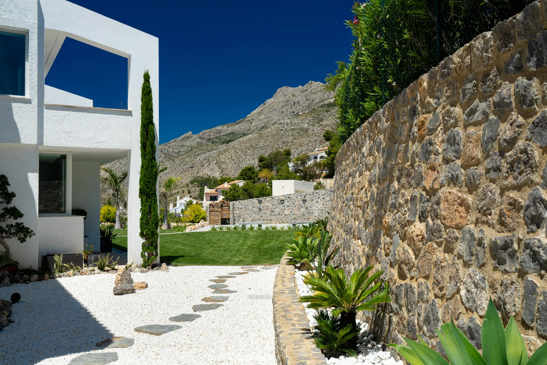 Vila modernă de lux cu vedere panoramică la mare de vânzare în Sierra de Altea.