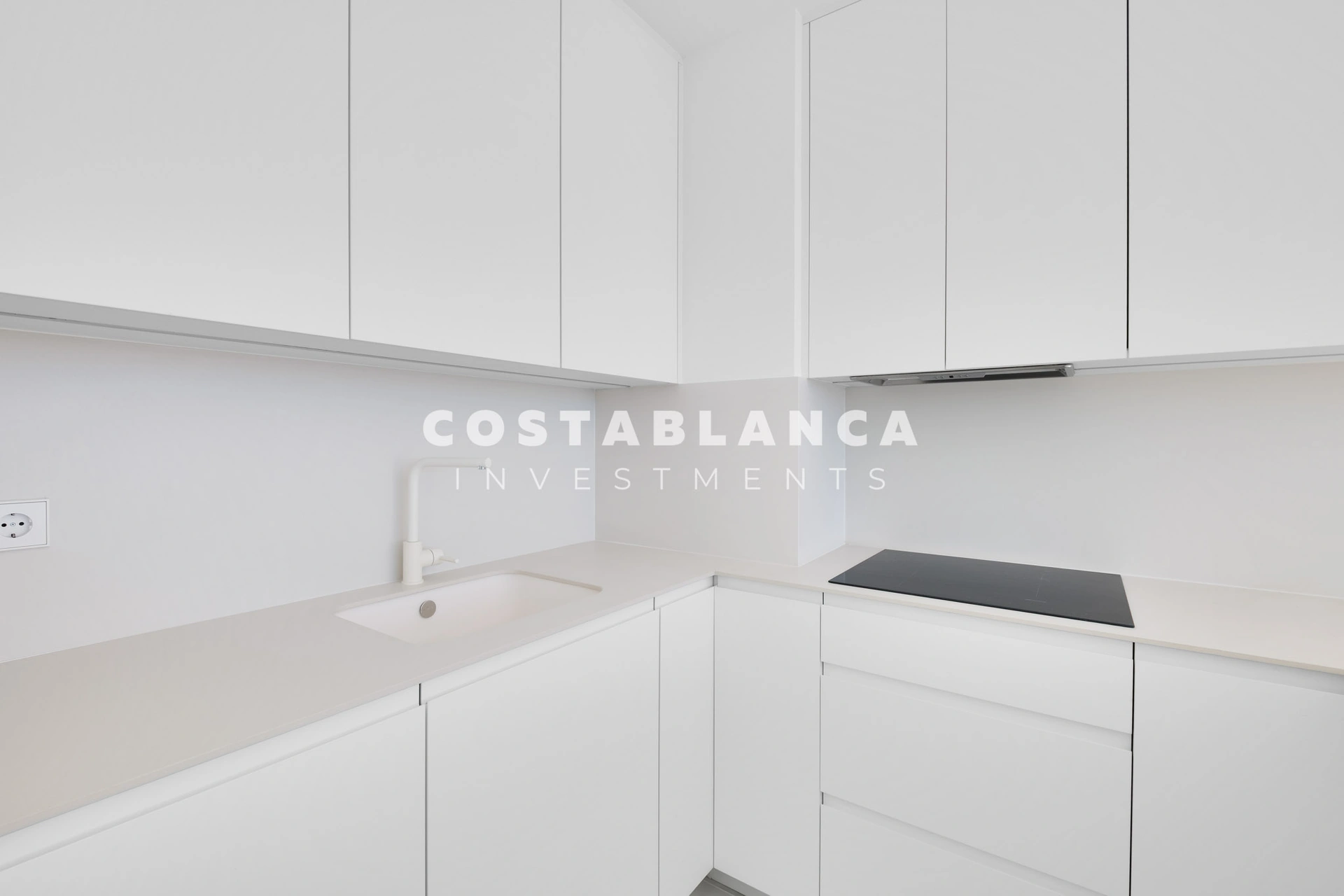 Exceptional Penthouse on the Front Line with Panoramic Sea Views in Villajoyosa