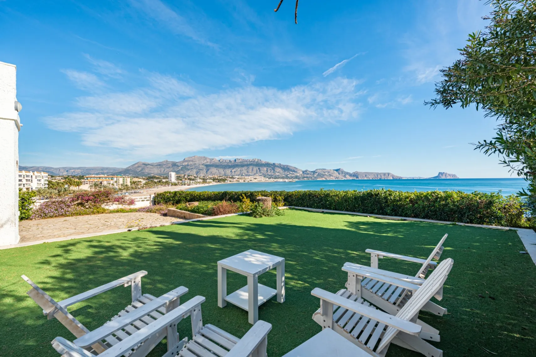 A once-in-a-lifetime opportunity on a cliff for sale in El Albir