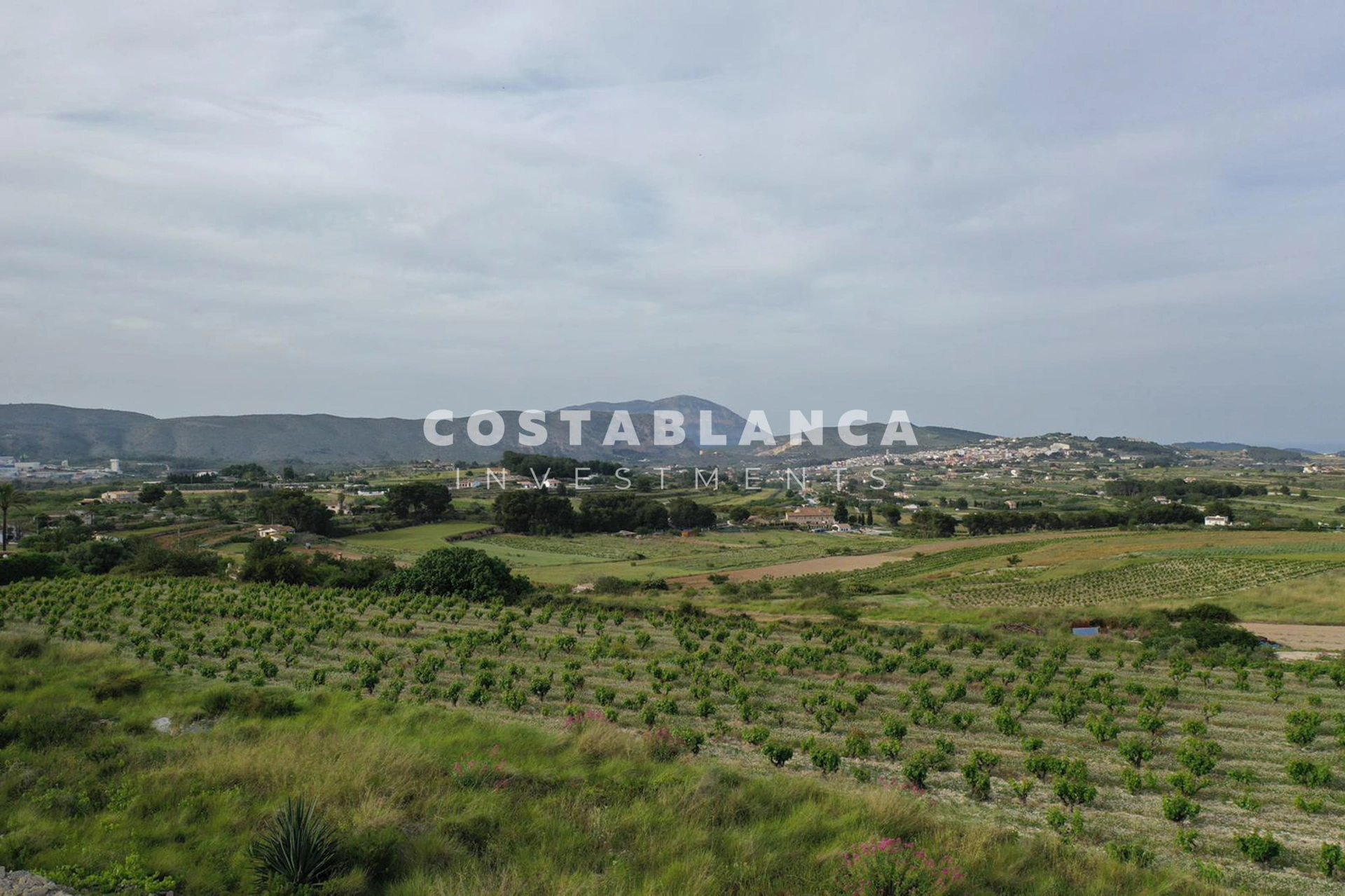 Fermă rurală cu vederi panoramice la mare și la munte de vânzare în Teulada.