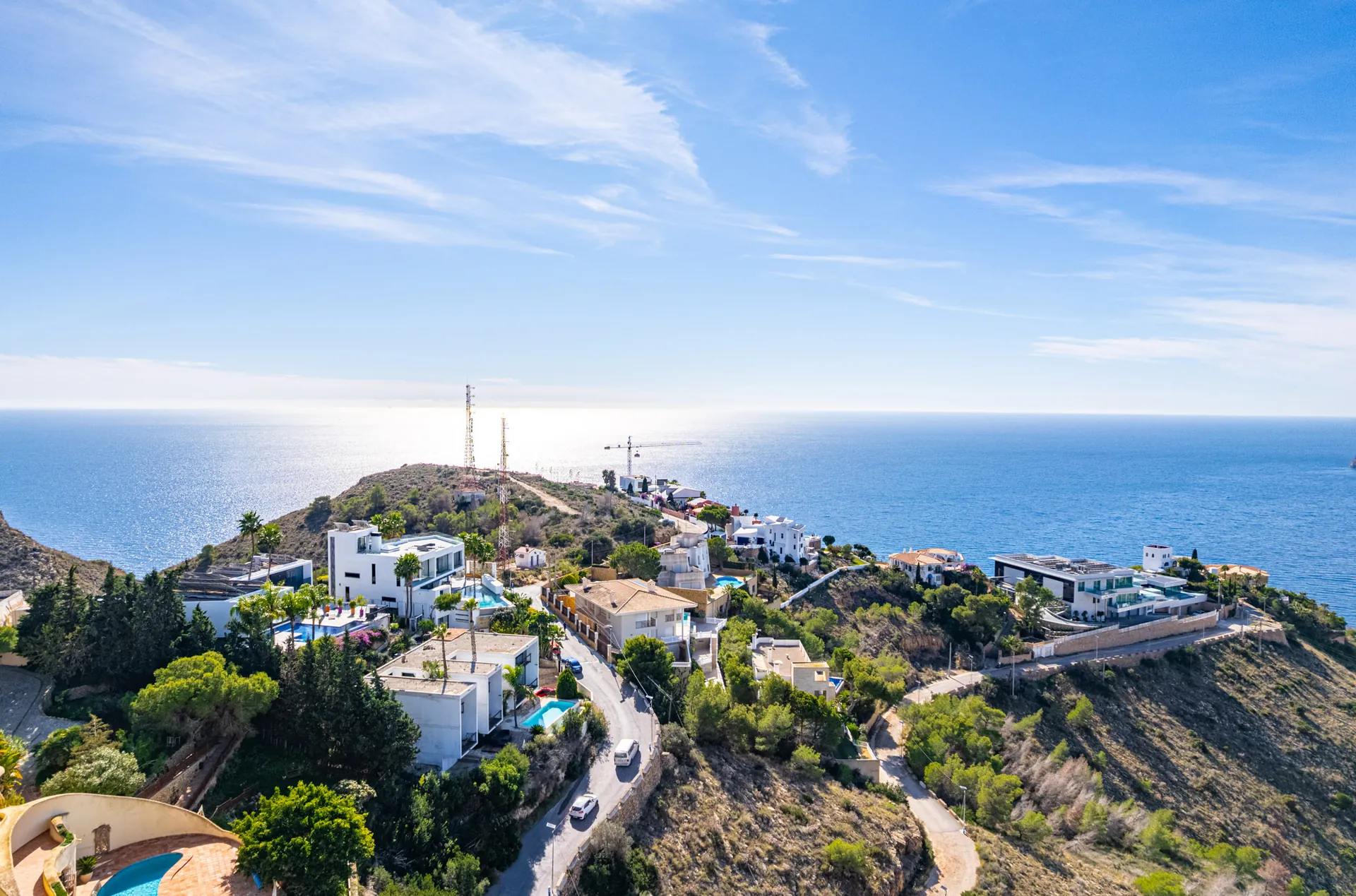 Vila de lux iconică cu vederi panoramice la mare de vânzare în Benidorm