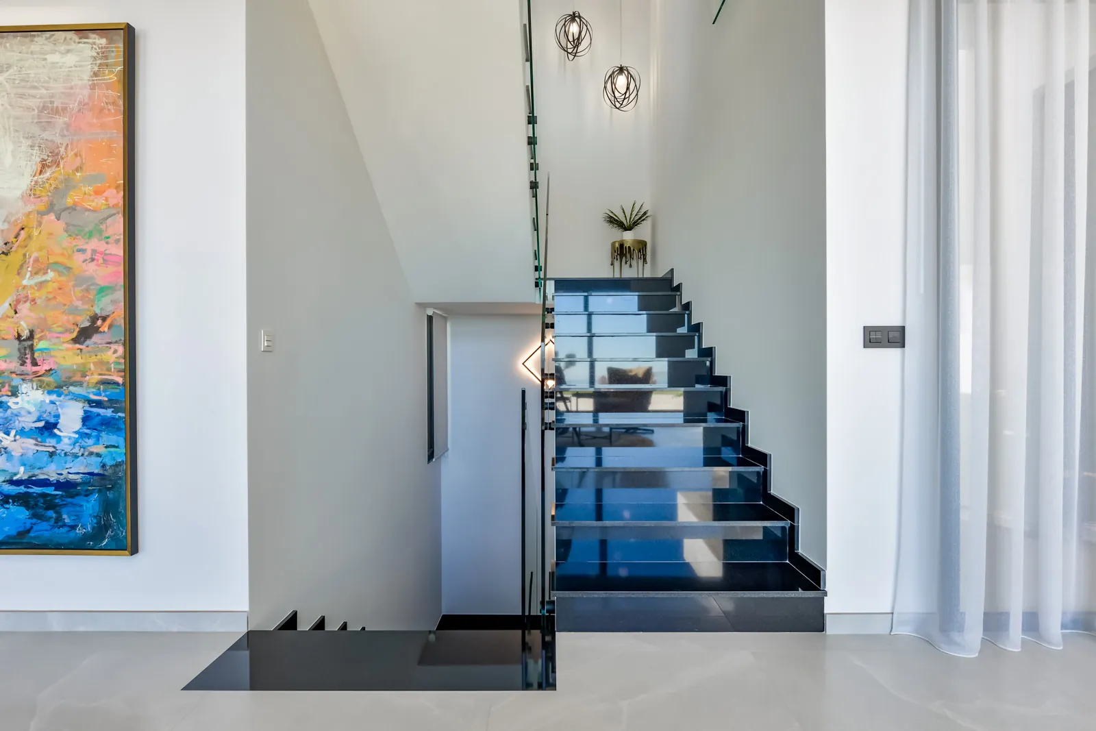 Modern villa for sale in Finestrat with panoramic sea views.