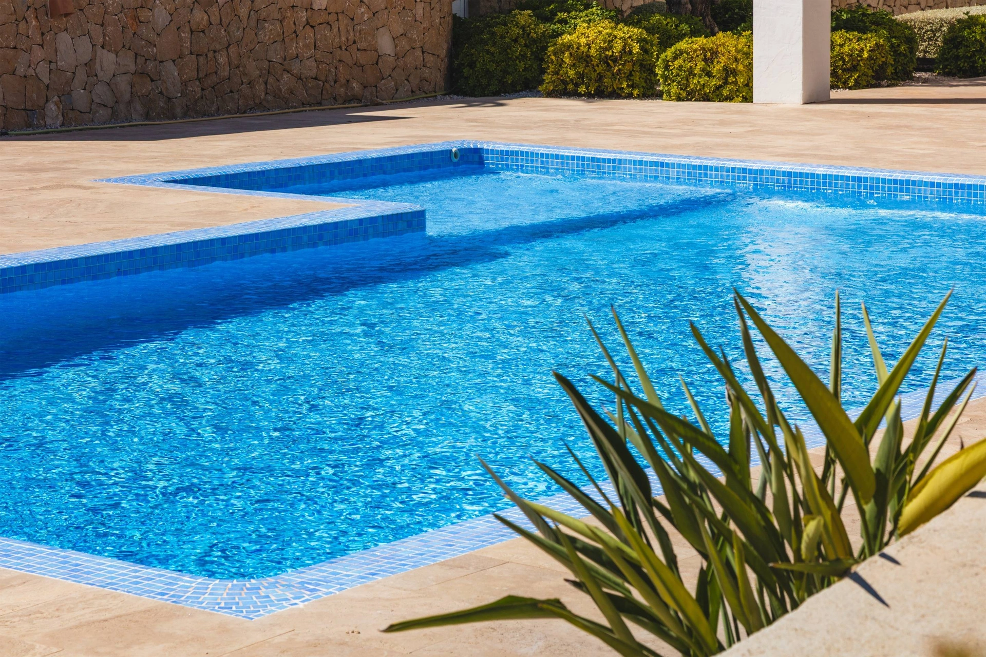 Villa Andrago Contemporary Mediterranean Residence for Sale on the Frontline in Moraira