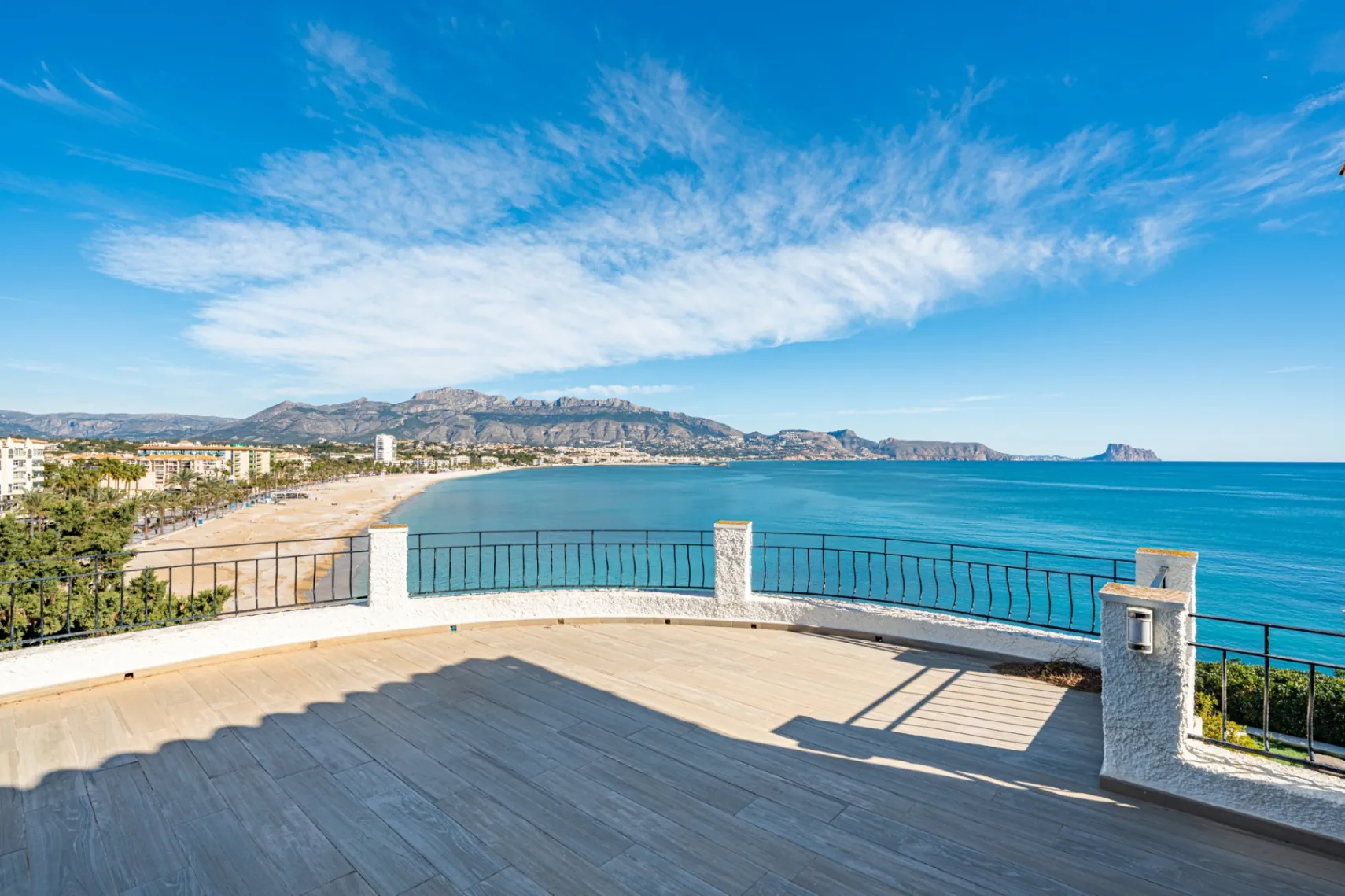 A once-in-a-lifetime opportunity on a cliff for sale in El Albir