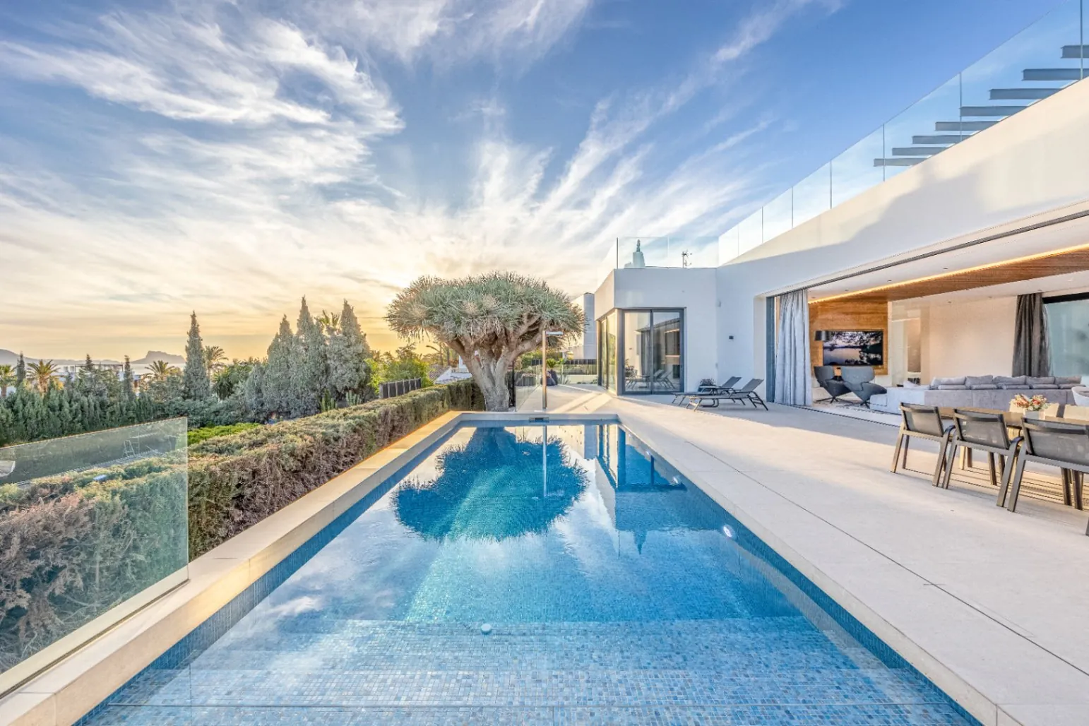 Villa for sale in Albir, Alicante