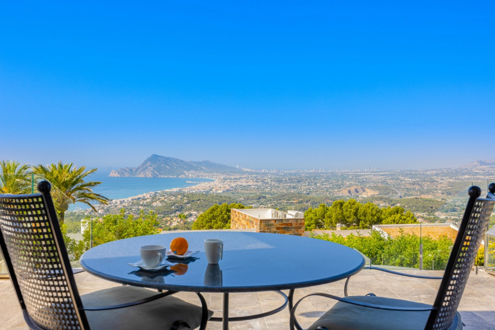 Luxury Villa with Spacious Garage and Sea Views for Sale in Altea la Vella