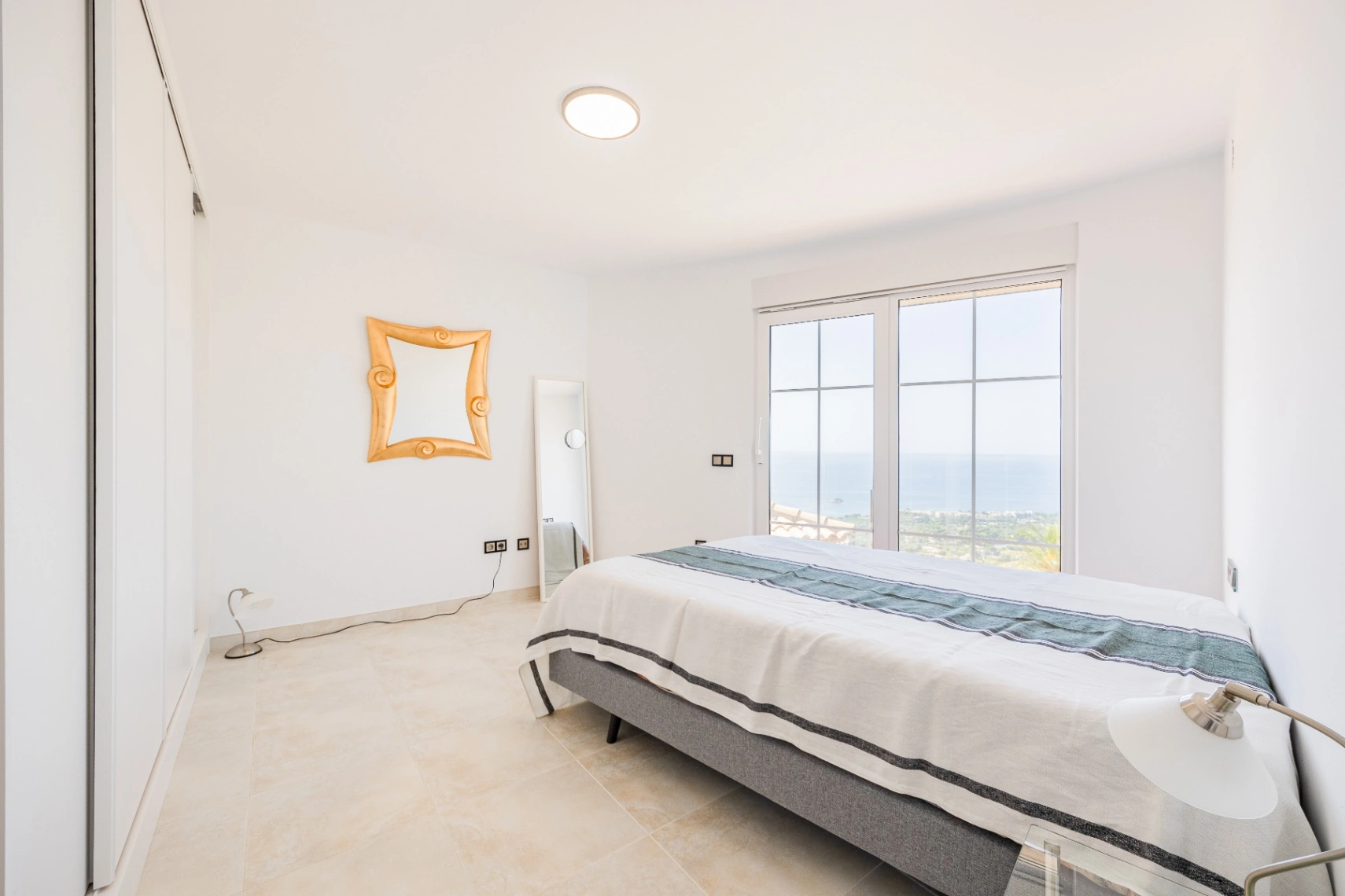 Luxury Villa with Spacious Garage and Sea Views for Sale in Altea la Vella