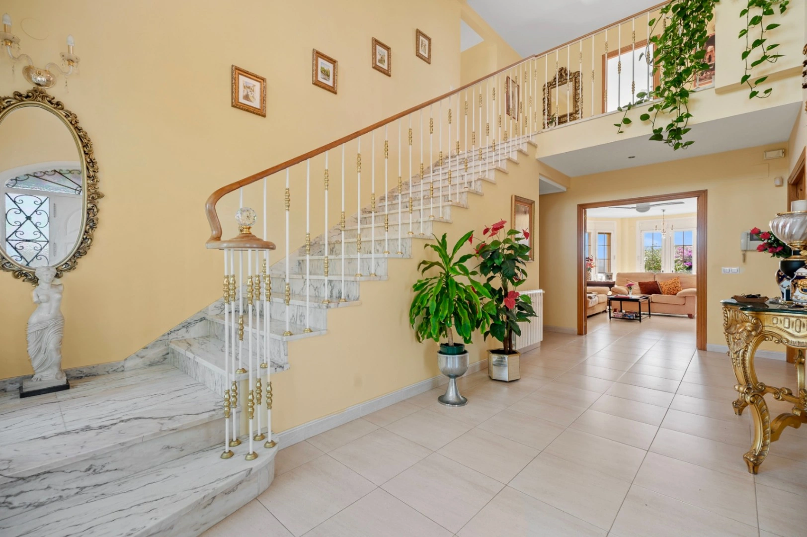 Villa for sale in Benidorm with sea Views and large Plot