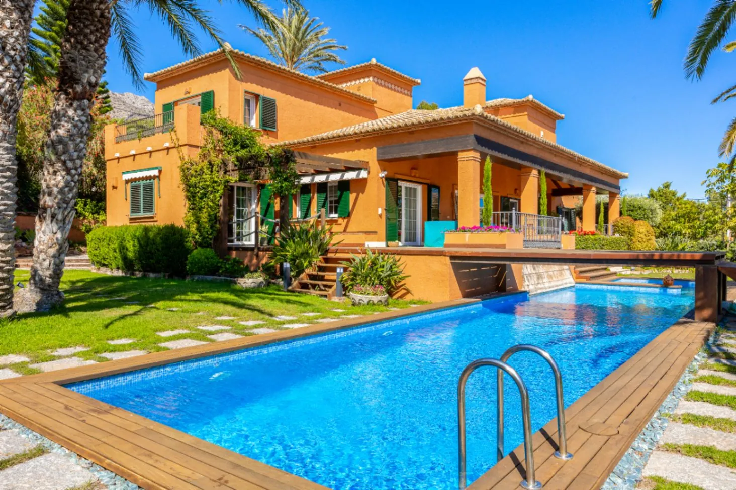 Luxury Mediterranean Villa near Golf Club for Sale in Altea la Vella