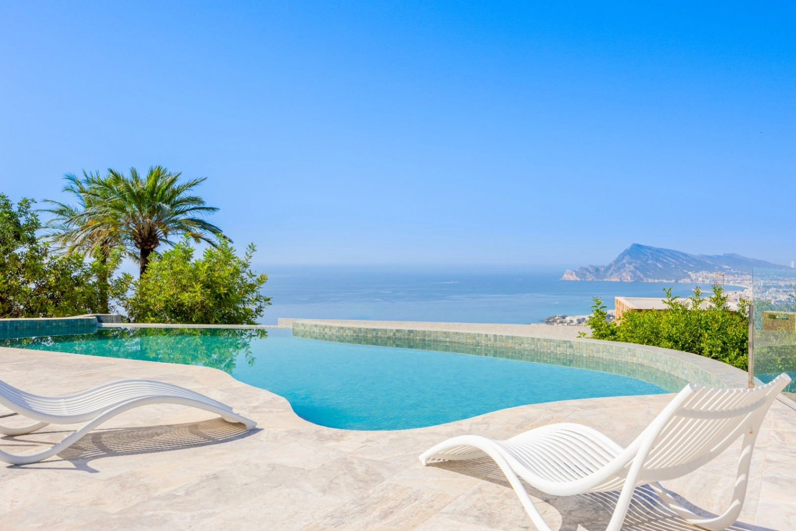 Luxury Villa with Spacious Garage and Sea Views for Sale in Altea la Vella