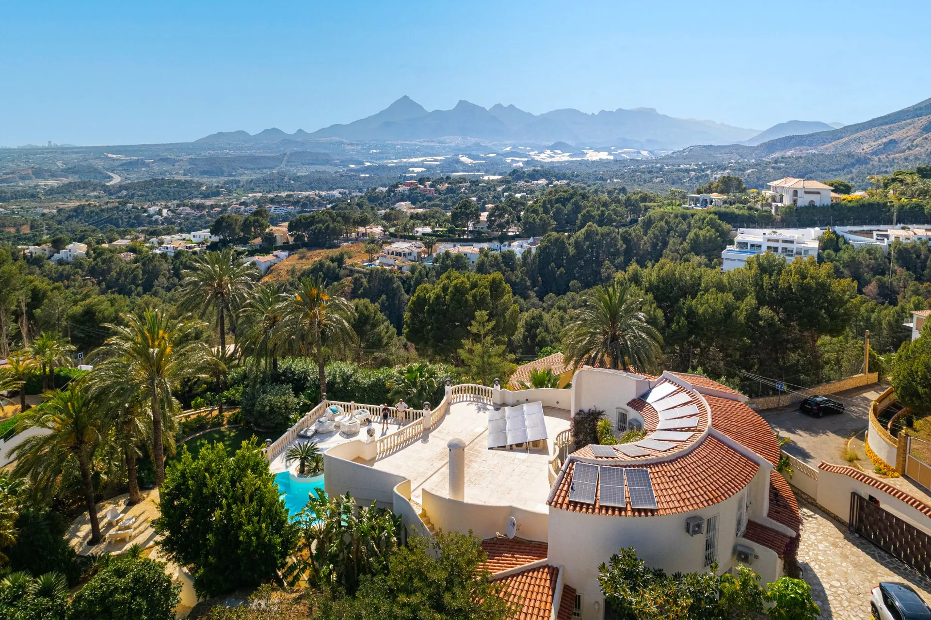 ELEGANT VILLA WITH PANORAMIC SEA VIEWS FOR SALE IN ALTEA