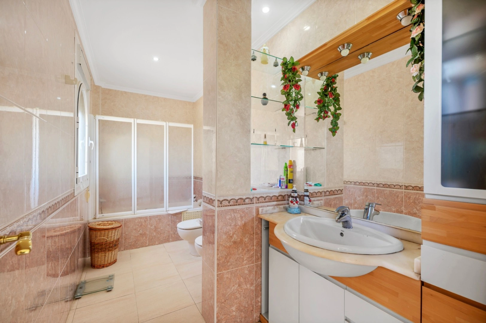 Villa for sale in Benidorm with sea Views and large Plot