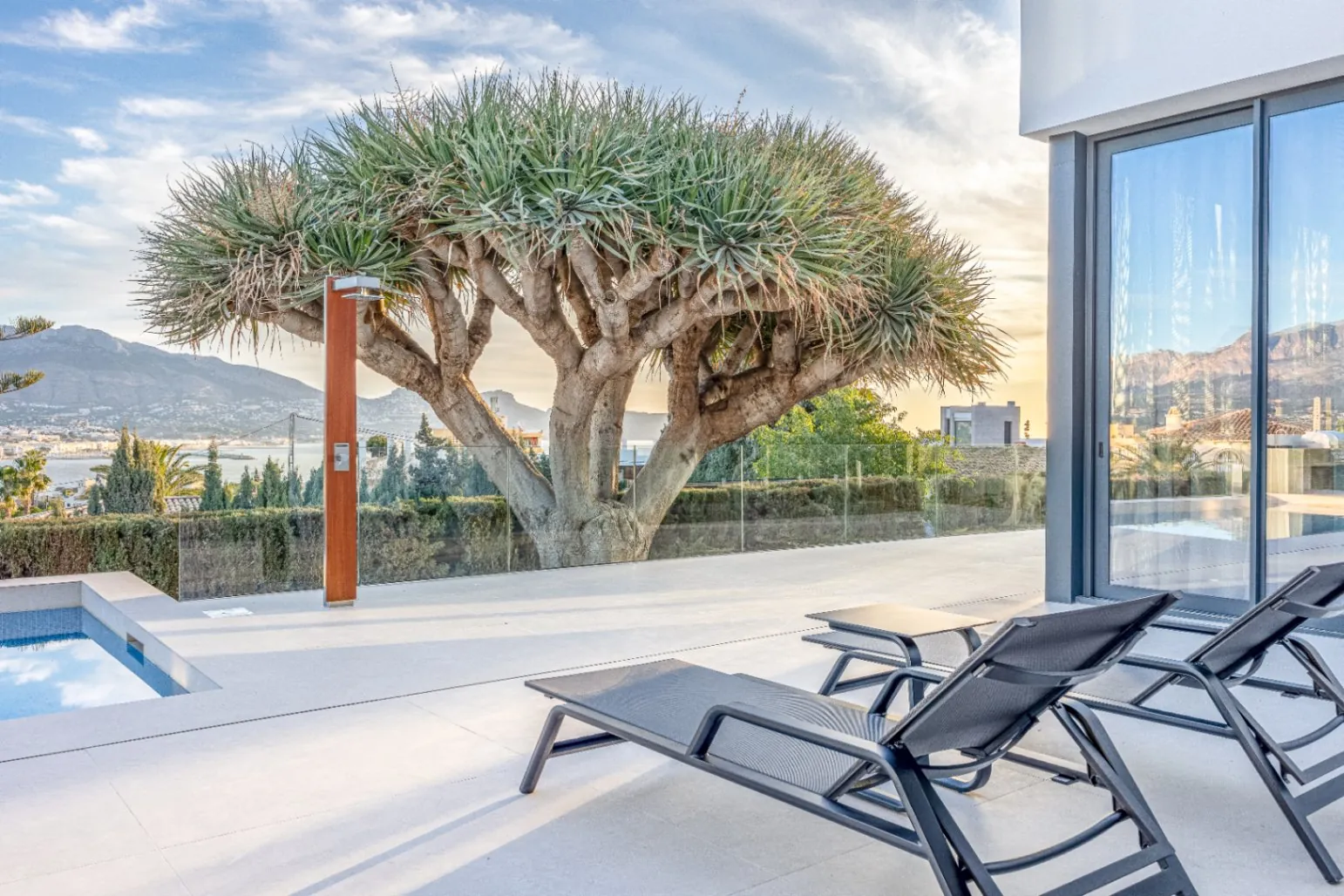 Villa for sale in Albir, Alicante
