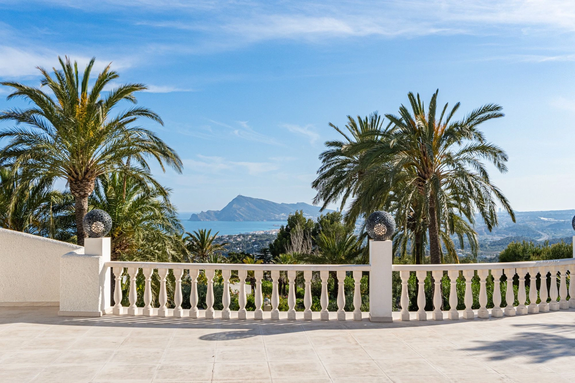 ELEGANT VILLA WITH PANORAMIC SEA VIEWS FOR SALE IN ALTEA