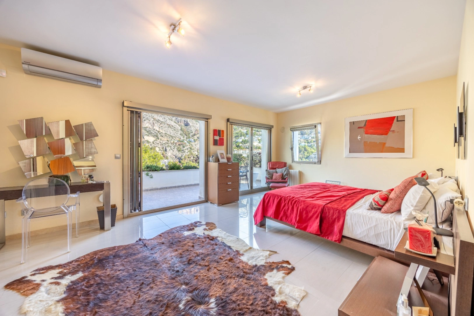 Stunning Villa with Mountain Views for Sale in Altea La Vella