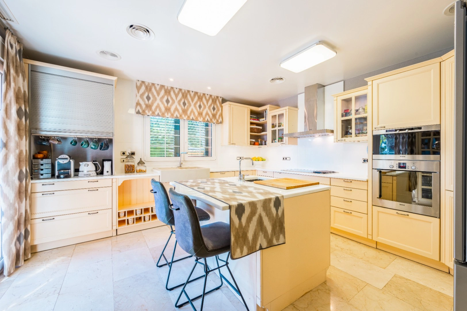 Luxury Mediterranean Villa near Golf Club for Sale in Altea la Vella