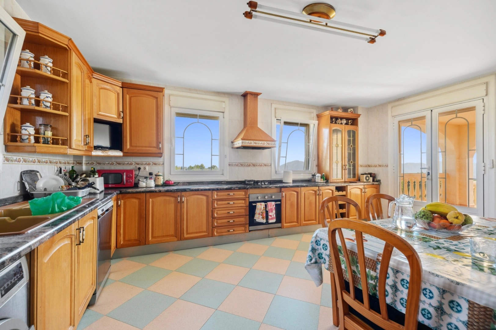 Villa for sale in Benidorm with sea Views and large Plot
