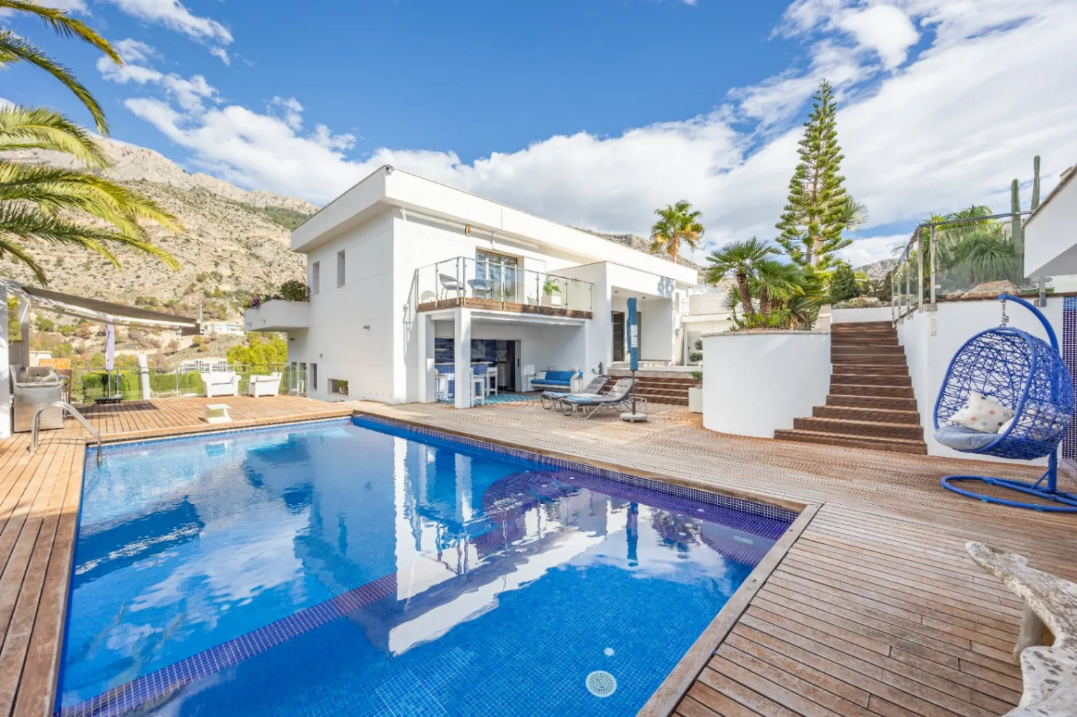 Stunning Villa with Mountain Views for Sale in Altea La Vella