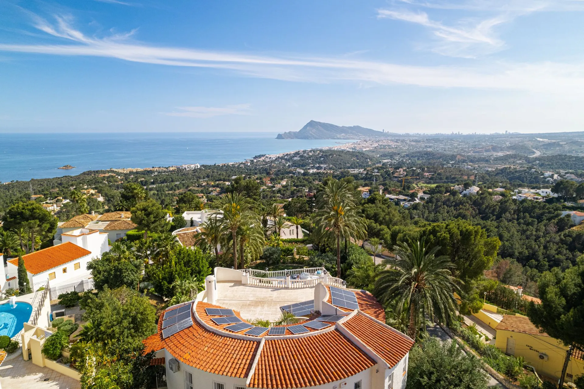 ELEGANT VILLA WITH PANORAMIC SEA VIEWS FOR SALE IN ALTEA