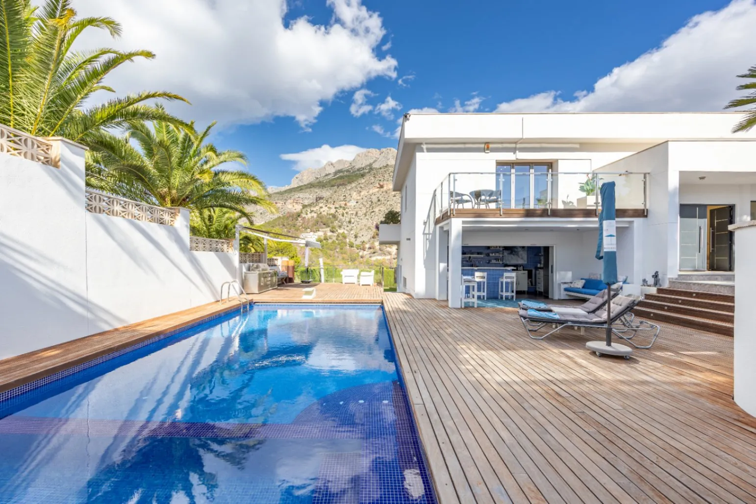 Stunning Villa with Mountain Views for Sale in Altea La Vella