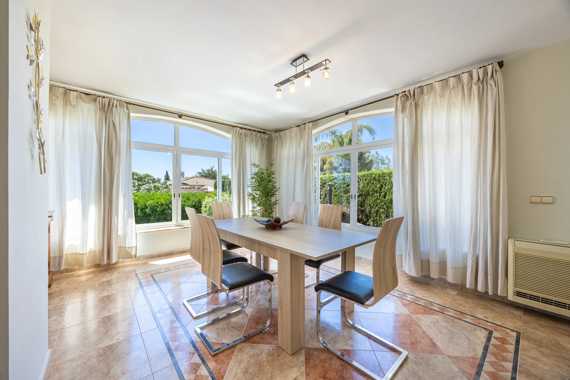 Villa for sale in Benidorm, Alicante