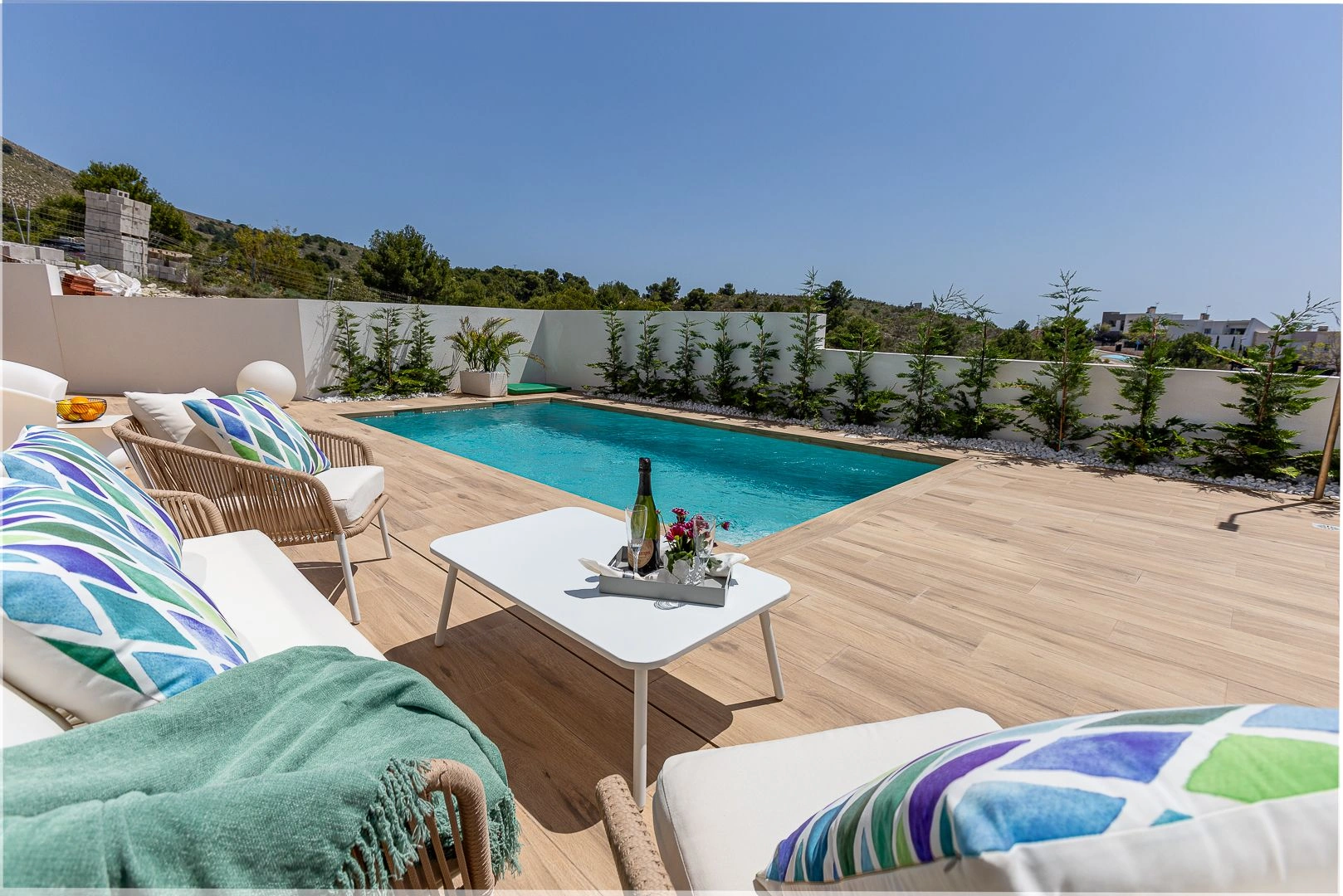 VILĂ NOUĂ DE VÂNZARE ÎN FINESTRAT CU VISTE LA MUNTE ȘI PISCINĂ PRIVATĂ