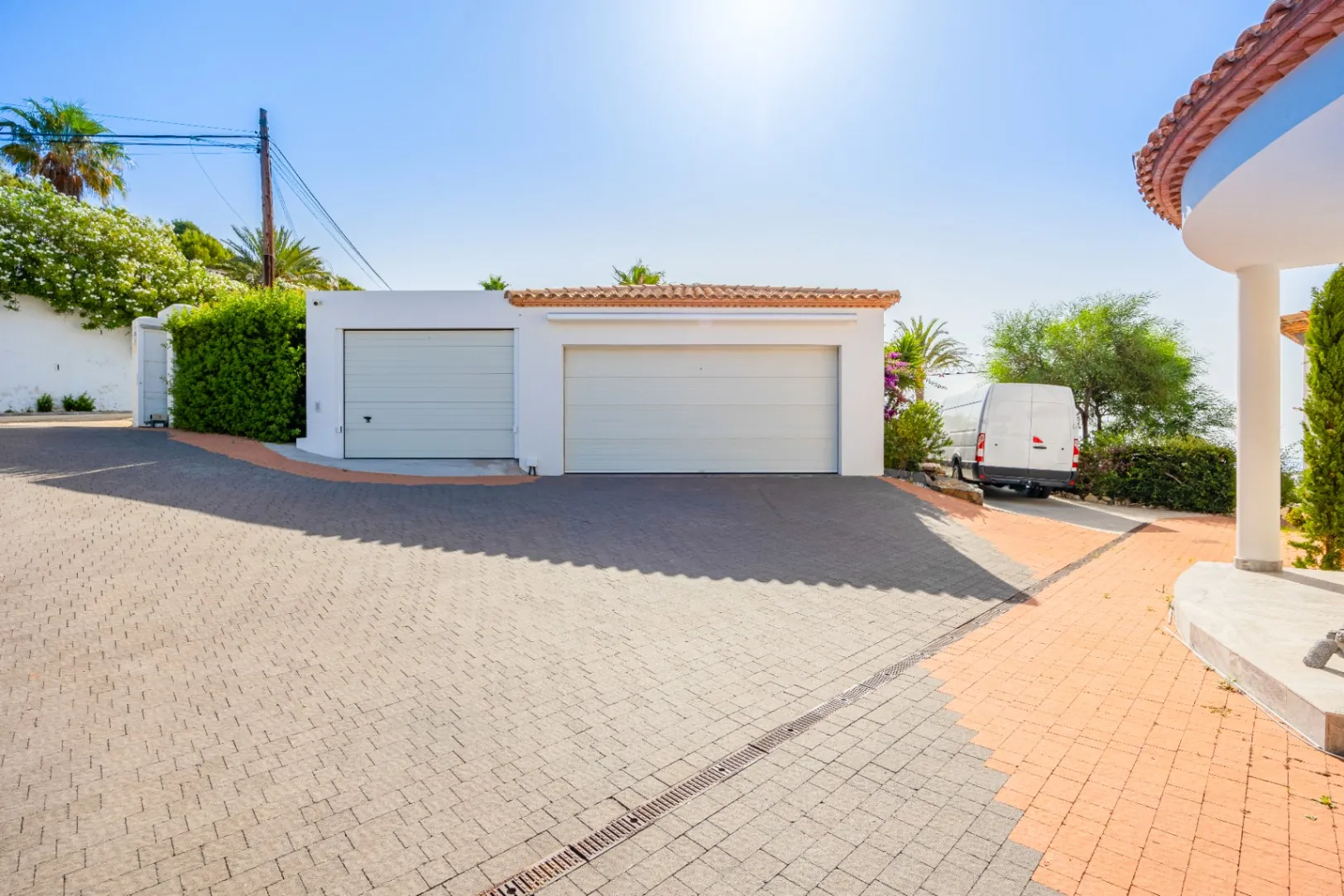 Luxury Villa with Spacious Garage and Sea Views for Sale in Altea la Vella
