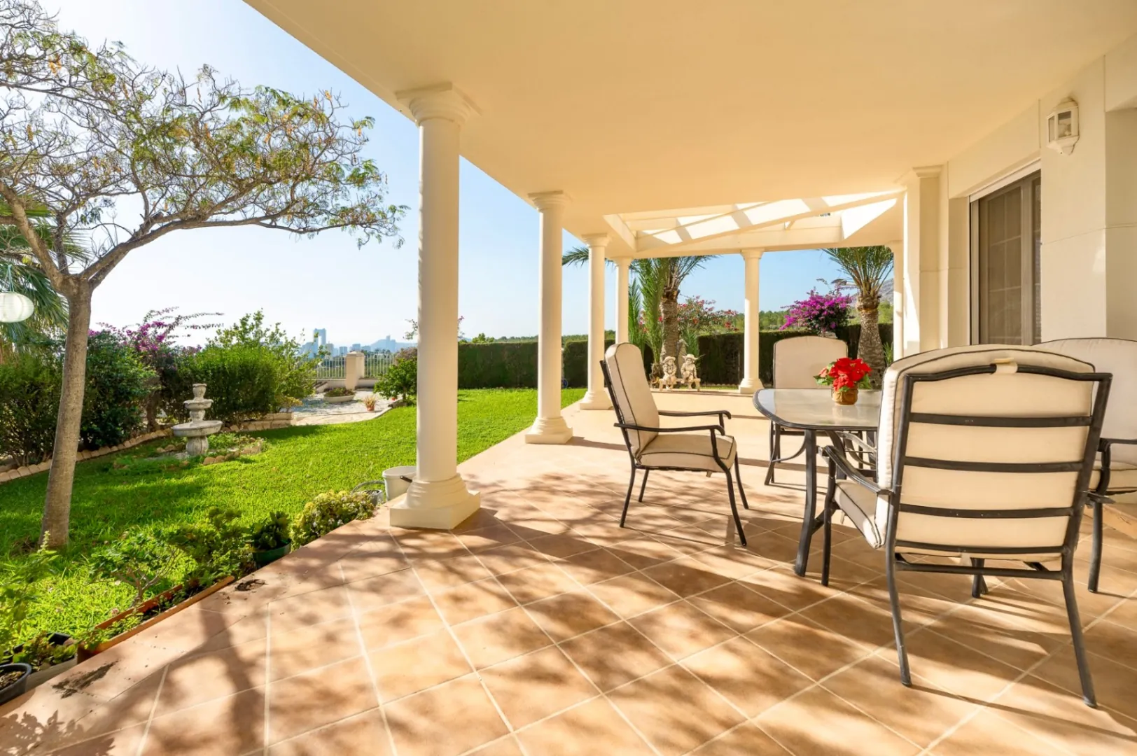 Villa for sale in Benidorm with sea Views and large Plot
