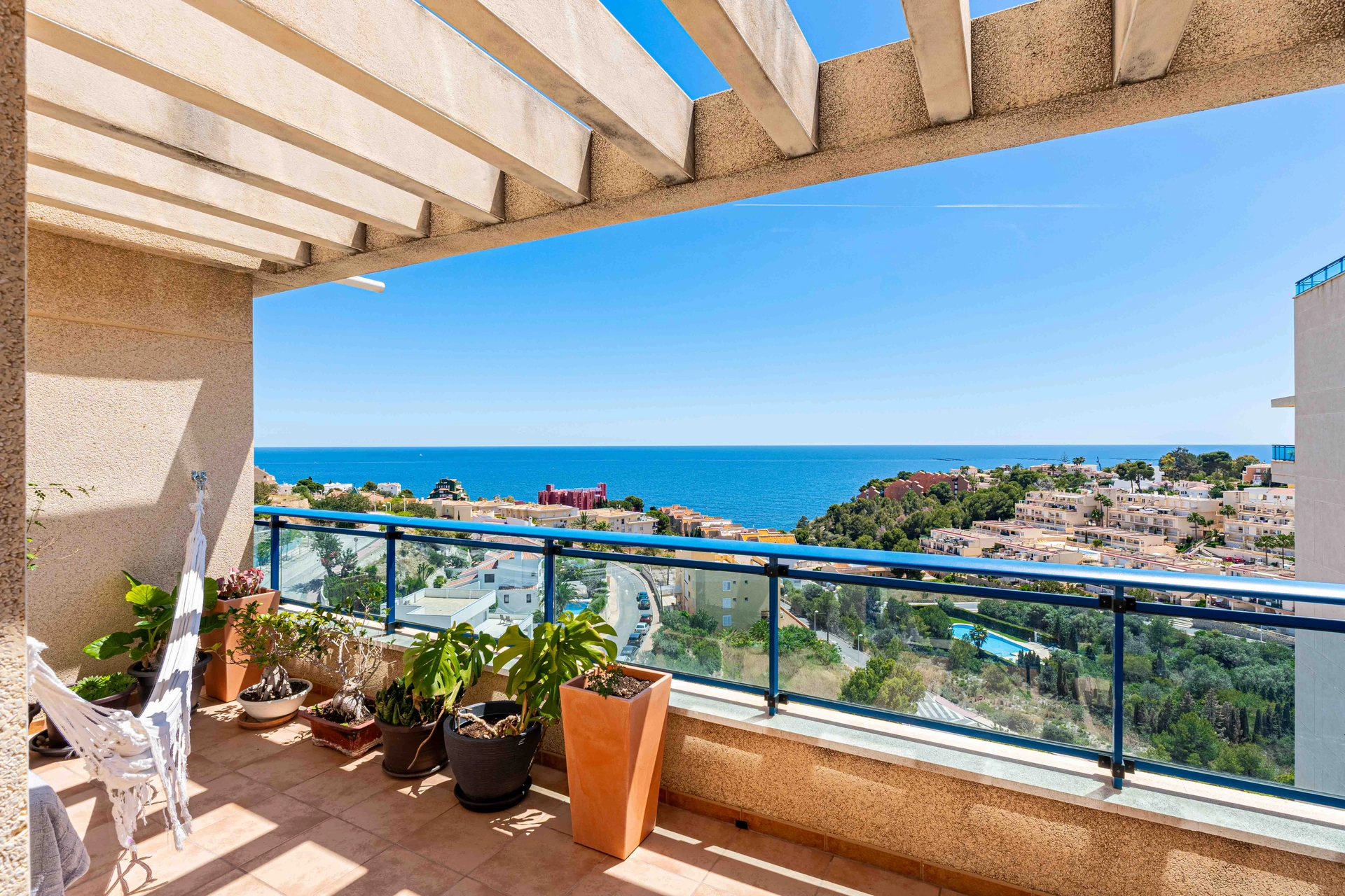 Spectaculos ático triplex de vânzare cu vedere de 360 de grade în Calpe.