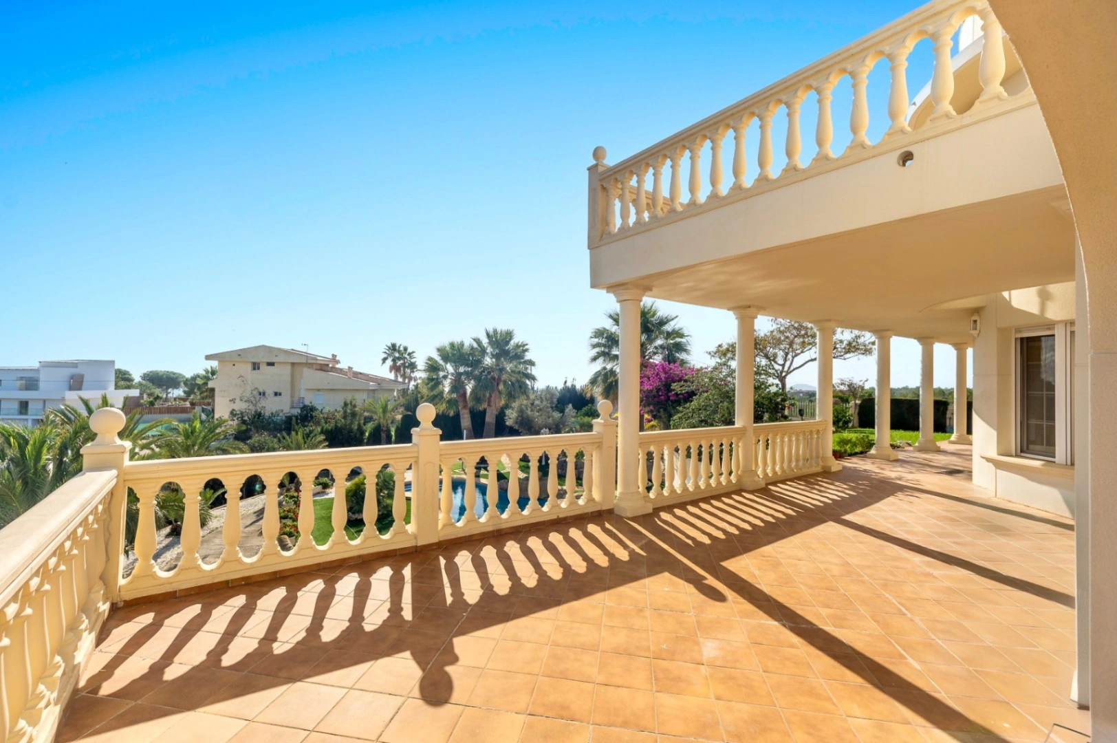 Villa for sale in Benidorm with sea Views and large Plot