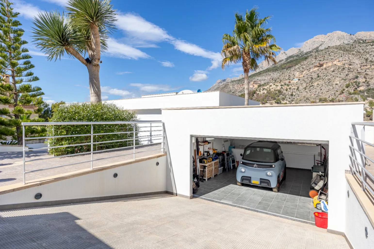 Stunning Villa with Mountain Views for Sale in Altea La Vella