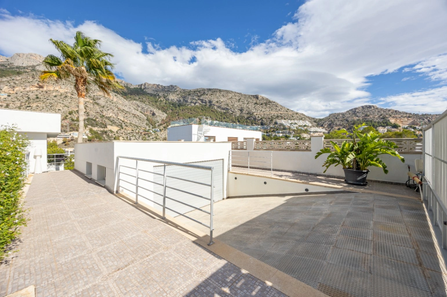 Stunning Villa with Mountain Views for Sale in Altea La Vella