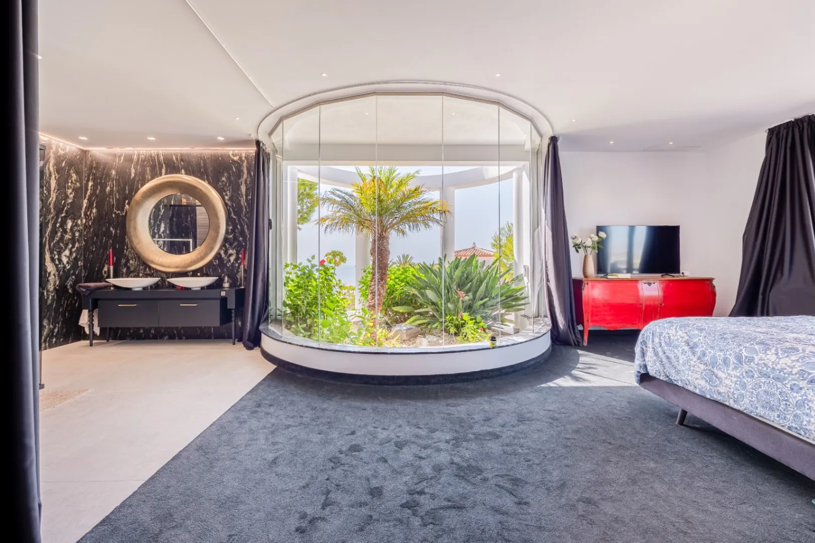 Luxury Villa with Spacious Garage and Sea Views for Sale in Altea la Vella