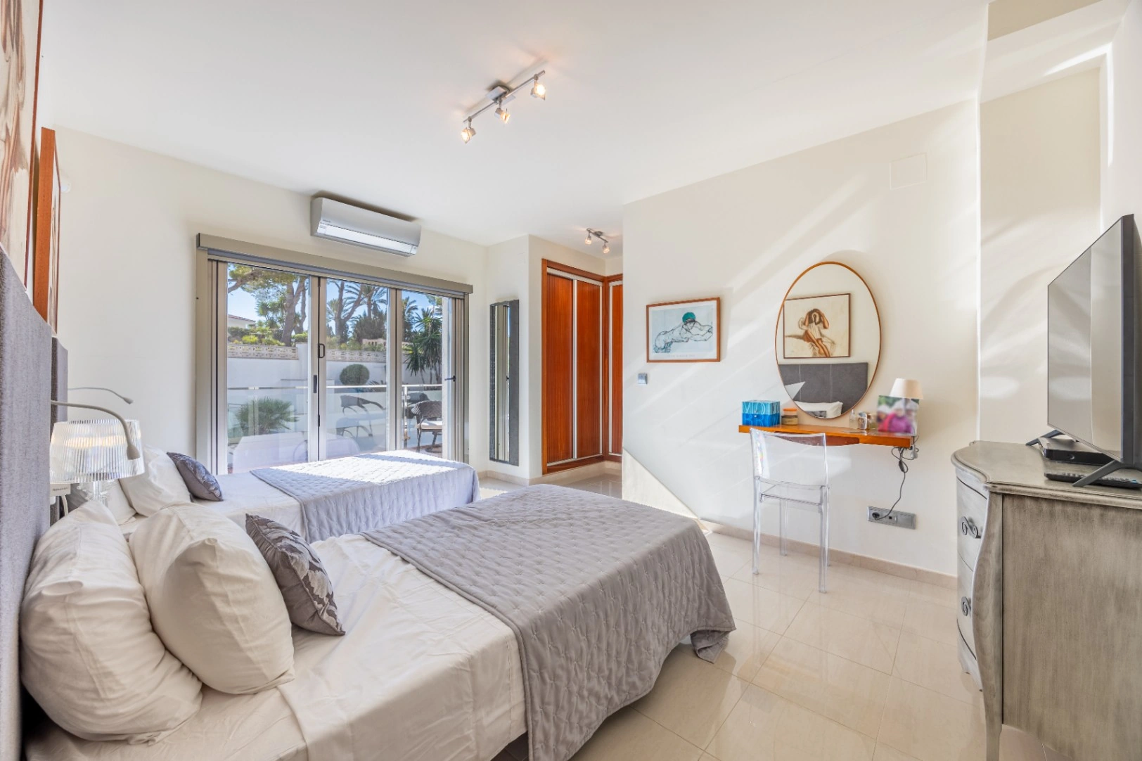 Stunning Villa with Mountain Views for Sale in Altea La Vella