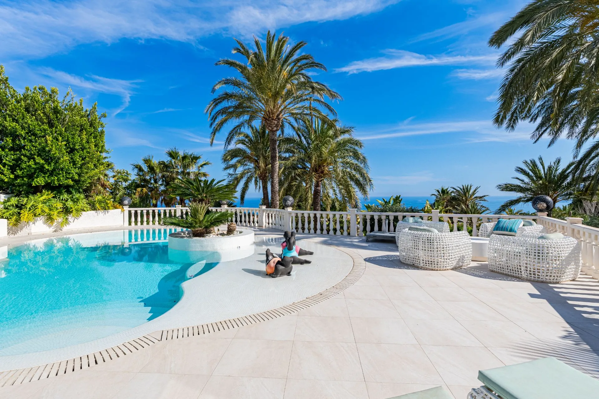 ELEGANT VILLA WITH PANORAMIC SEA VIEWS FOR SALE IN ALTEA