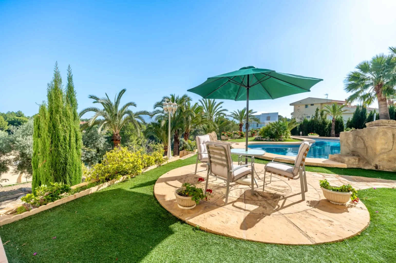 Villa for sale in Benidorm with sea Views and large Plot