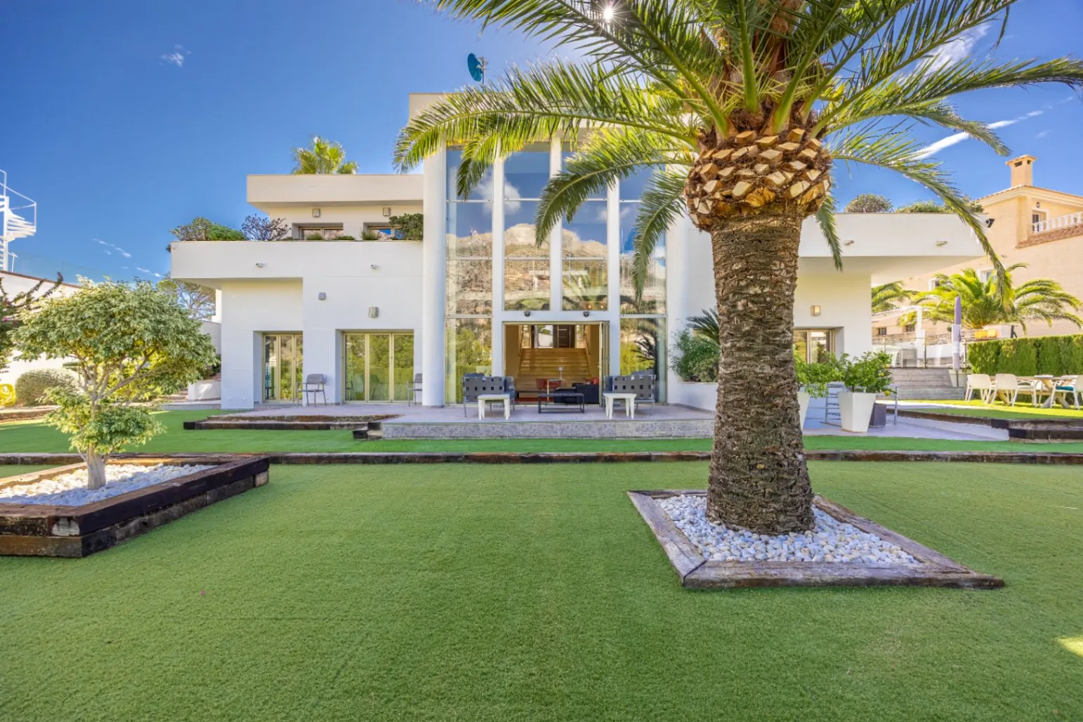 Stunning Villa with Mountain Views for Sale in Altea La Vella