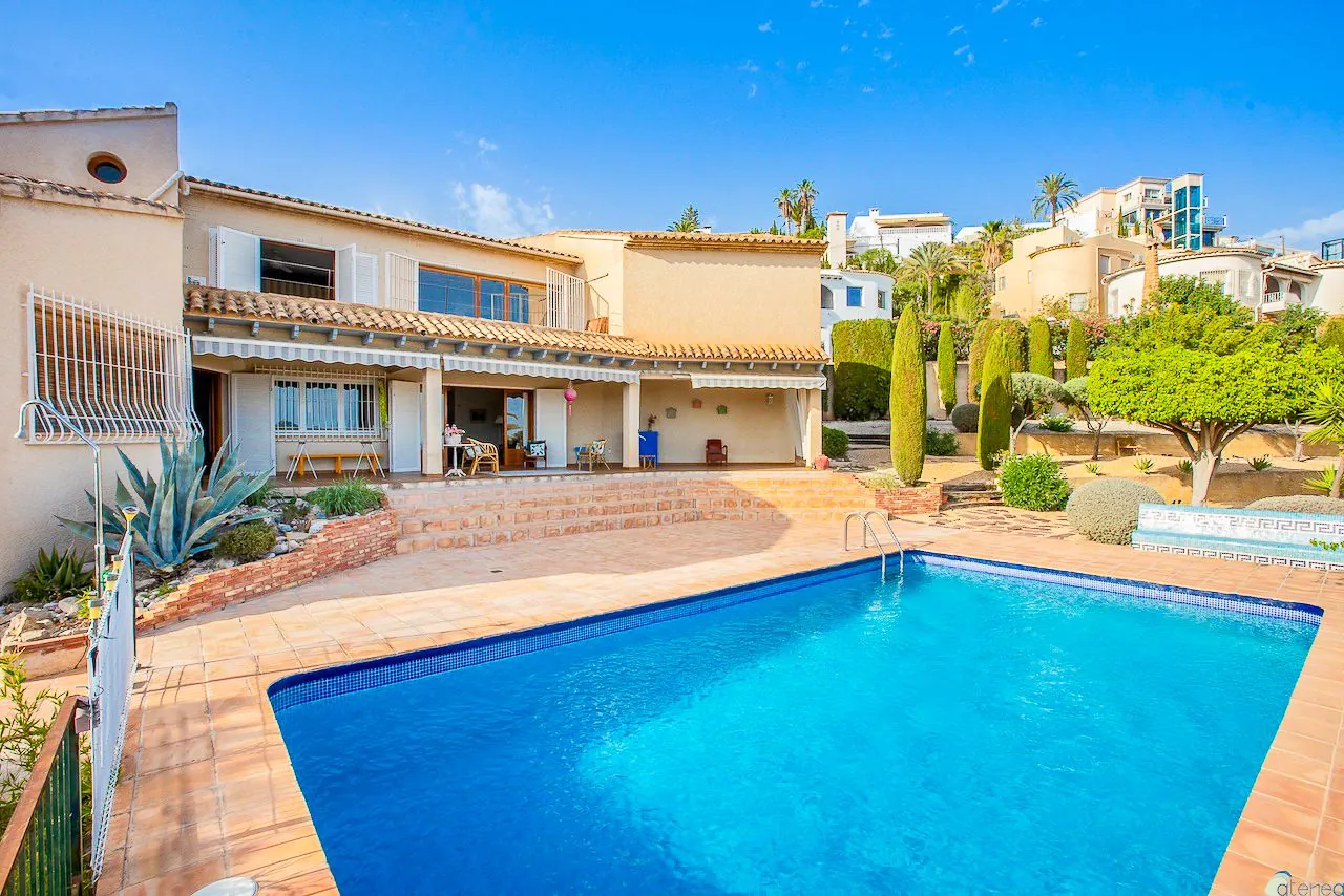 Mediterranean Villa with Garage for Sale in Altea